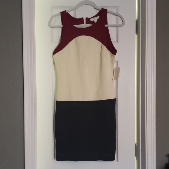 Knee length dress - Picture 1 of 3